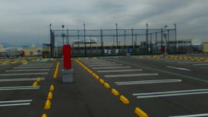 屋上駐車場。フットサルコートは・・・